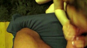 Bella Grey'in genç blowjob ve devasa cumshot'unun POV videosu